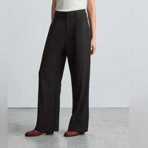 Everlane Way High Drape Pant in Black, Size 6 Regular